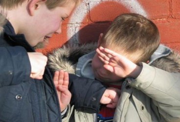 Cyber bullismo a scuola, la violenza via mail o sms